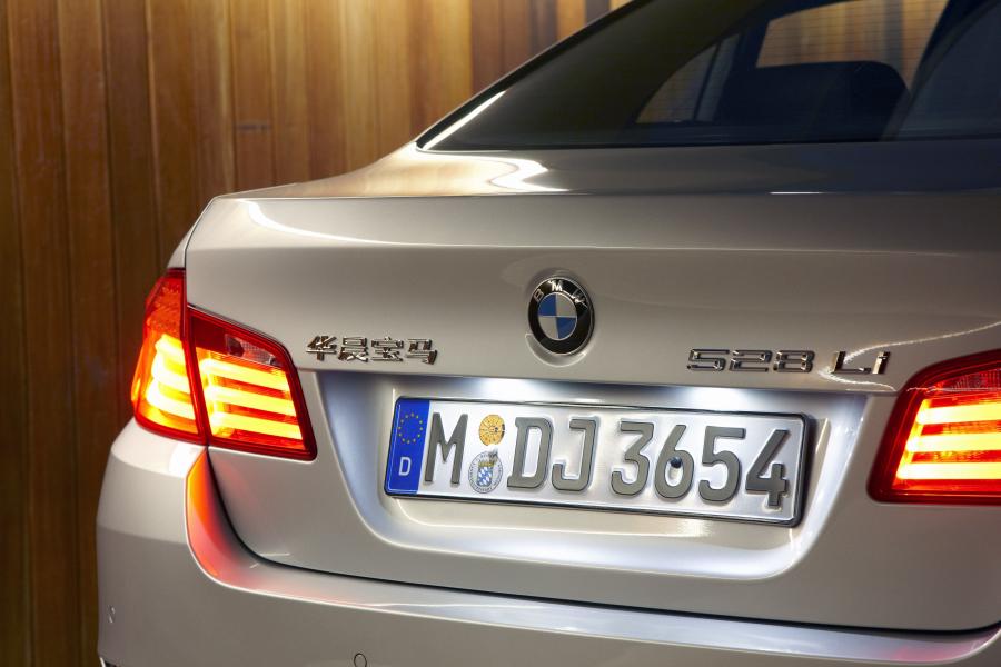 BMW 5-Series Long-Wheelbase 2010 года  (CN) (фото 37 из 77)